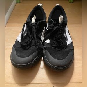 Vans sneaker size 10 Women/size 8 Men, Black and white